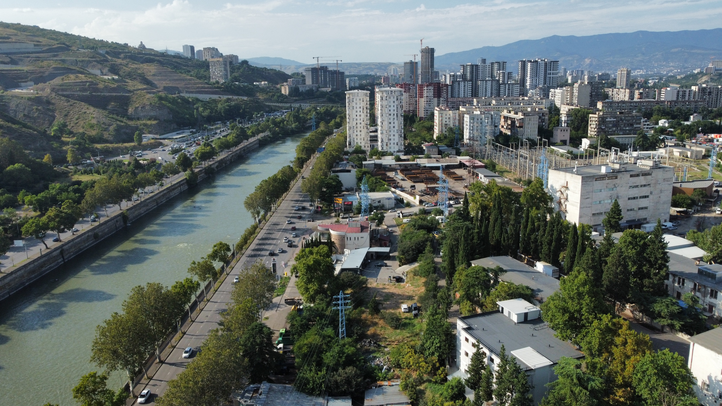 Вид на локацию Palladium Riverside и реку Мтквари, фото 3
