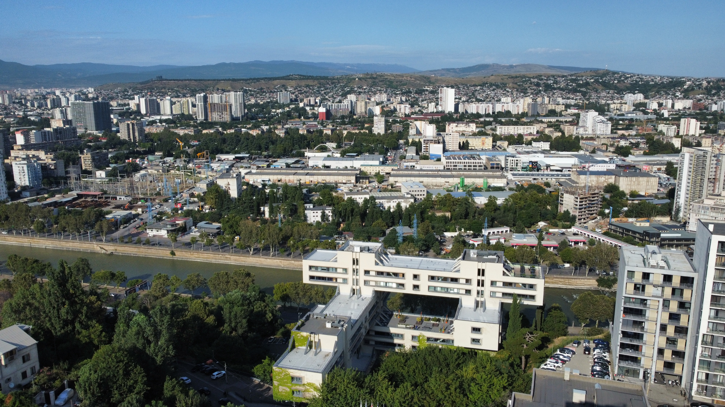 Вид на локацию Palladium Riverside и реку Мтквари, фото 2